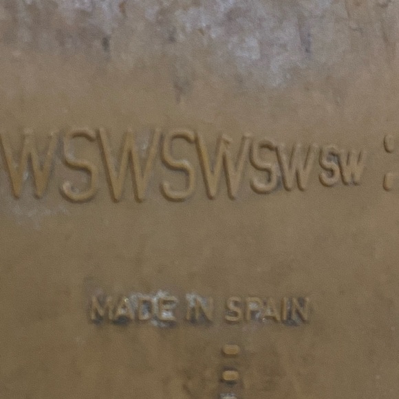 Stuart Weitzman Jeweled Metalic Gold Sandals - Picture 7 of 10